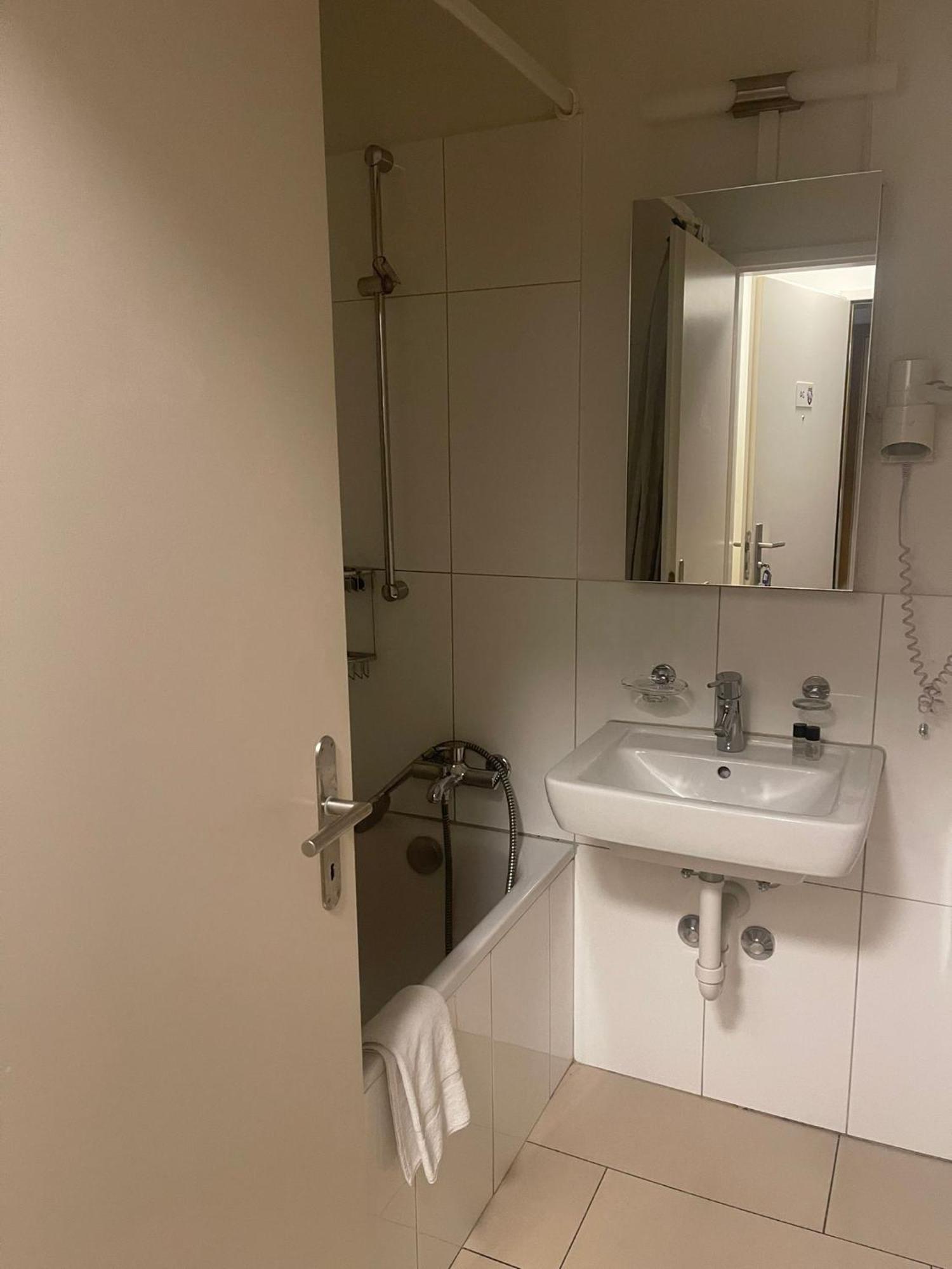 Swiss Star District 11 - Self Check-In Apartment Zürich Exterior foto